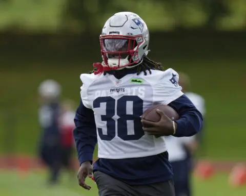 Patriots RB Stevenson active but Jags RB Etienne out for Wembley game