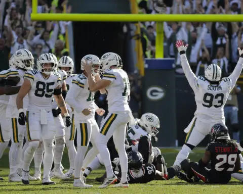 Brandon McManus' field goal on the final play gives Packers a 24-22 victory over Texans