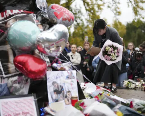 Directioners mourning singer Liam Payne leave tributes in London and other cities