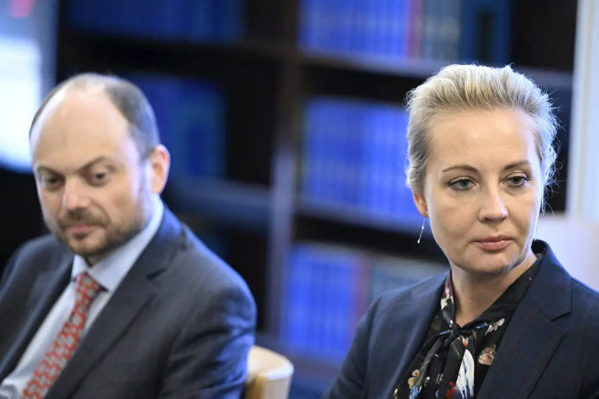 FILE PHOTO: Russian activist Vladimir Kara-Murza and Yulia Navalnaya, widow of late Russian opposition figure Alexei Navalny, attend a press conference in Helsinki