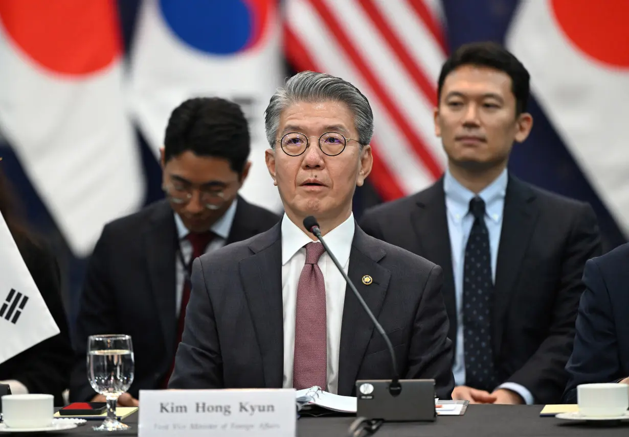 South Korea's First Vice Foreign Minister Kim Hong-kyun, United States Deputy Secretary of State Kurt M. Campbell and Japan's Vice Foreign Minister Masataka Okano meet in Seoul