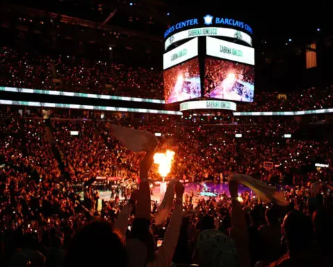 Controversial call angers Minnesota Lynx head coach as New York Liberty win first ever WNBA championship