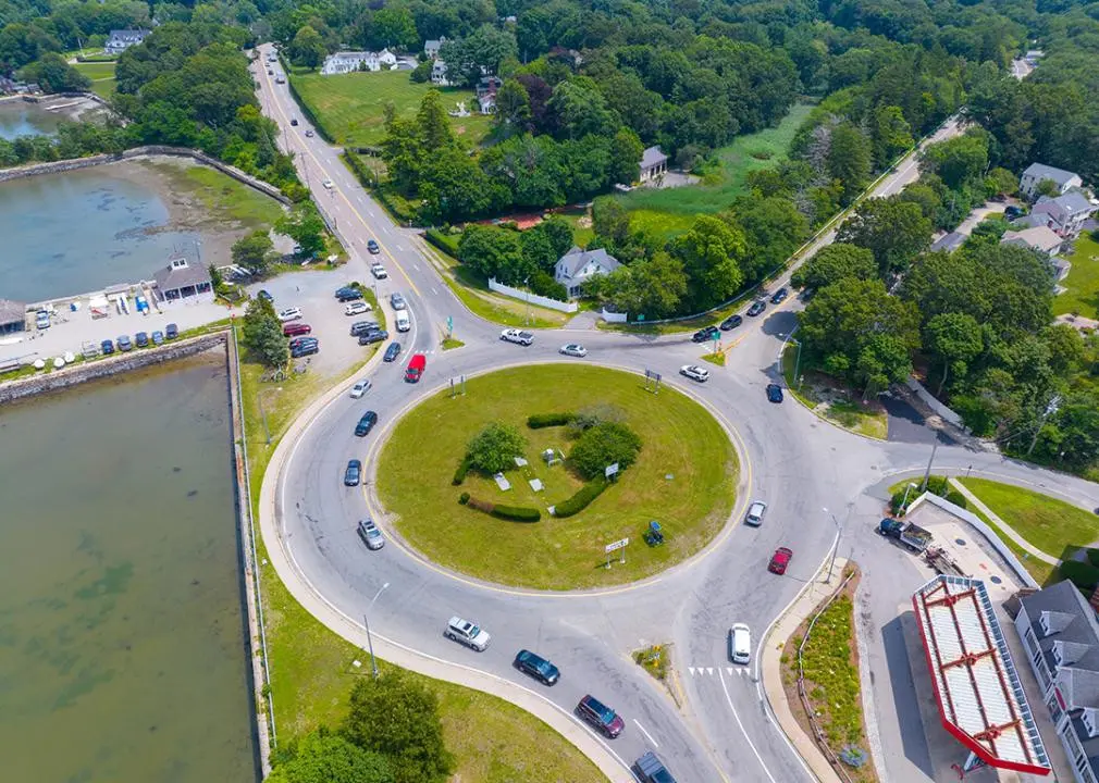 How roundabouts reduce accidents while improving traffic flow