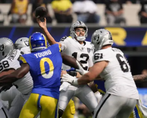 Raiders QB Aidan O'Connell expected to be out 4-6 weeks with a broken thumb, AP source says