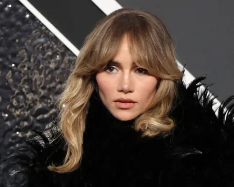 Suki Waterhouse pranks Robert Pattinson into thinking she wants to host ‘Love is Blind’ with him