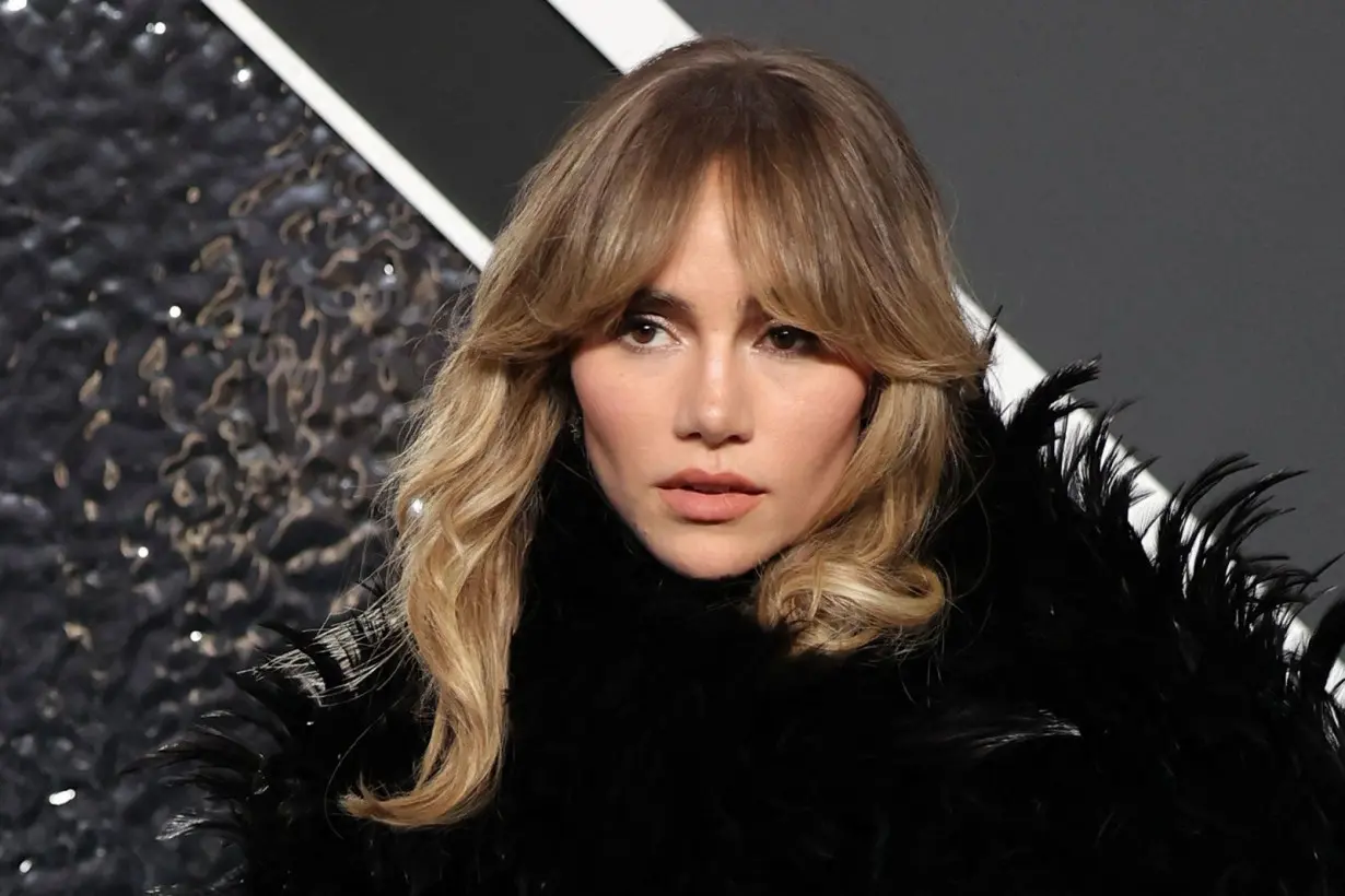 Suki Waterhouse pranks Robert Pattinson into thinking she wants to host 'Love is Blind' with him