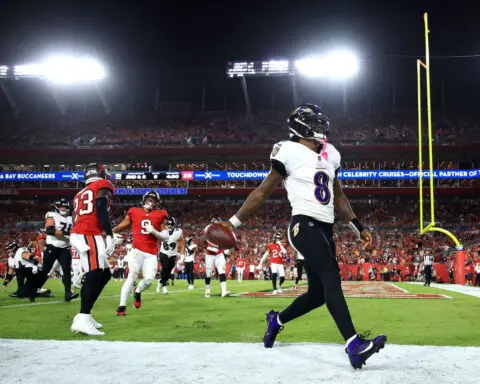 Lamar Jackson’s monster game helps Ravens beat Bucs, last-second FG lifts Cardinals over Chargers: NFL Week 7 Monday review