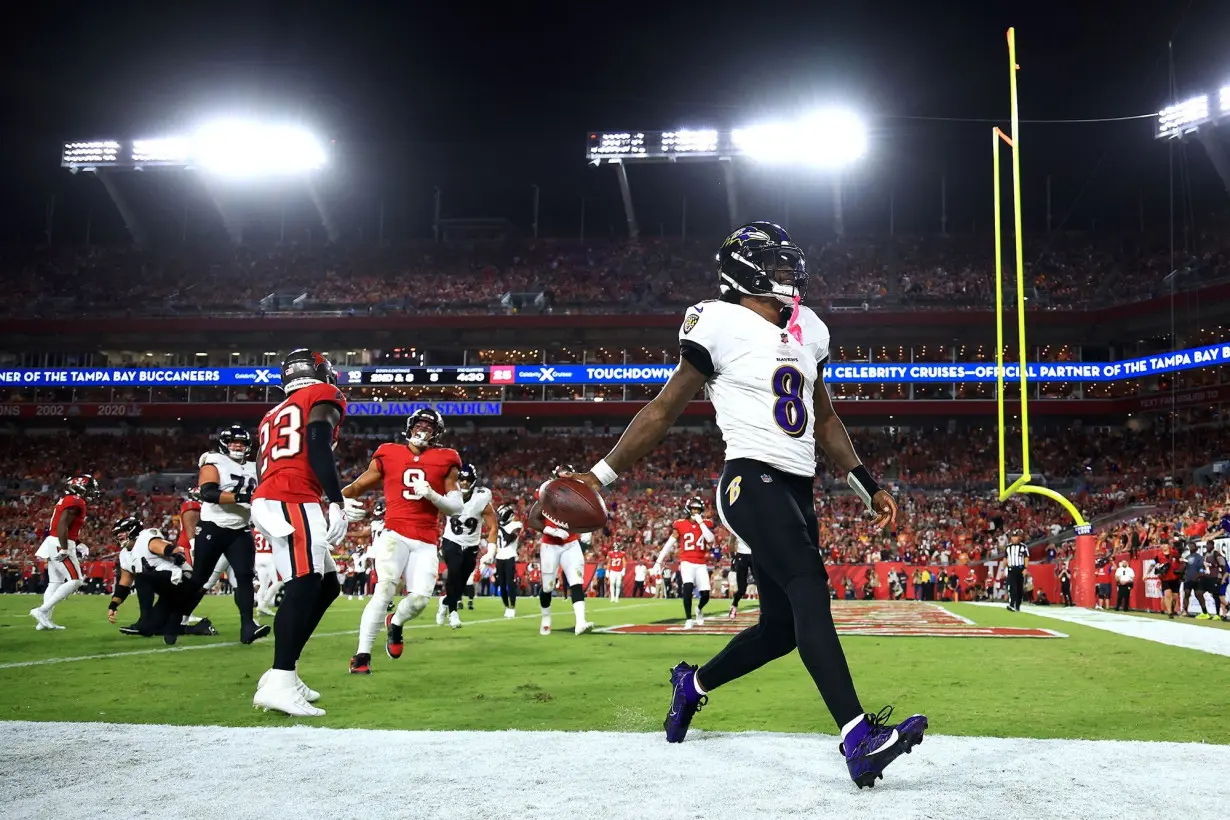 Lamar Jackson's monster game helps Ravens beat Bucs, last-second FG lifts Cardinals over Chargers: NFL Week 7 Monday review