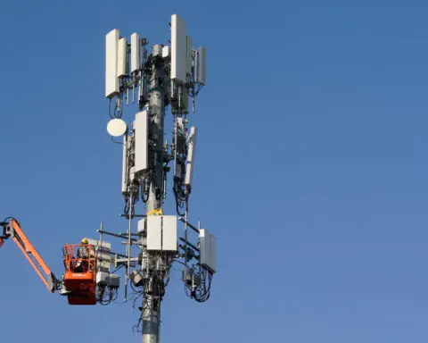 Verizon expects capex to rise next year on network expansion efforts