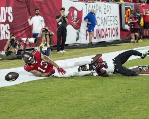 Bucs' Chris Godwin to have surgery, likely out for season. Fellow WR Mike Evans to miss 3 games