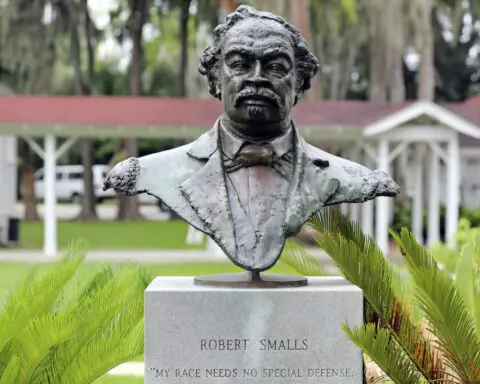 South Carolina to build first monument to an African American. Meet Robert Smalls
