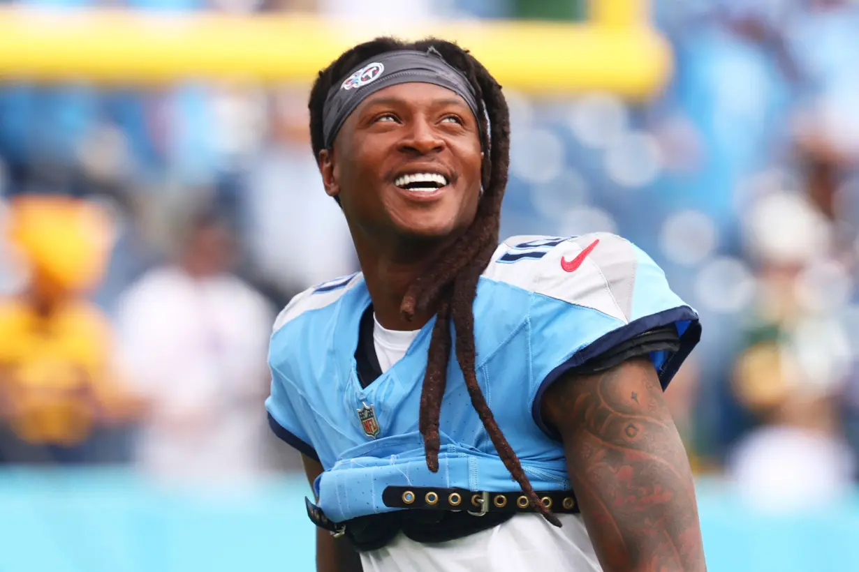 Star receiver DeAndre Hopkins reportedly traded from Titans to Chiefs, giving Patrick Mahomes much-needed help on offense