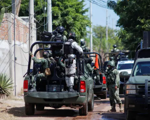 Shootout in Mexico's Sinaloa state kills 19, local cartel leader arrested