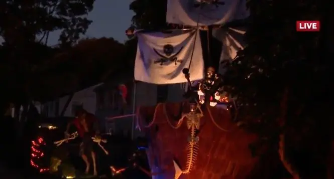 Pirates take over Massachusetts house in 13-year-old's amazing Halloween display