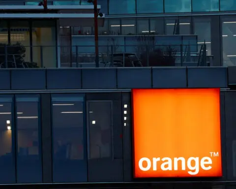 Orange Q3 beats market view, reiterates guidance