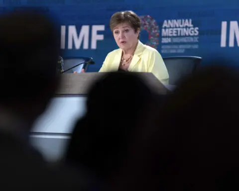 IMF chief warns that world risks falling into slow-growth rut and urges China to enact reforms