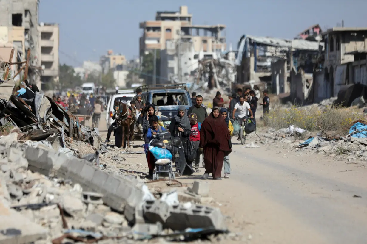 Displaced Palestinians flee the northern part of Gaza amid an Israeli military operation, in Jabalia in the northern Gaza Strip