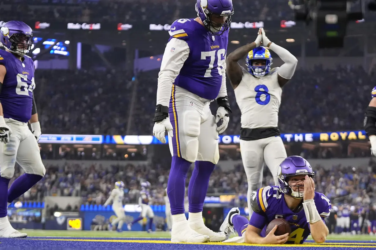 Vikings Rams Football