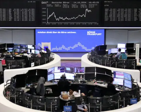 European shares end week in the red as earnings disappoint