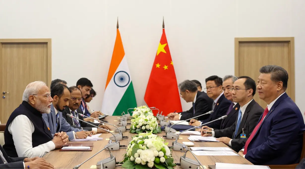 Chinese President Xi and Indian Prime Minister Modi meet in Kazan