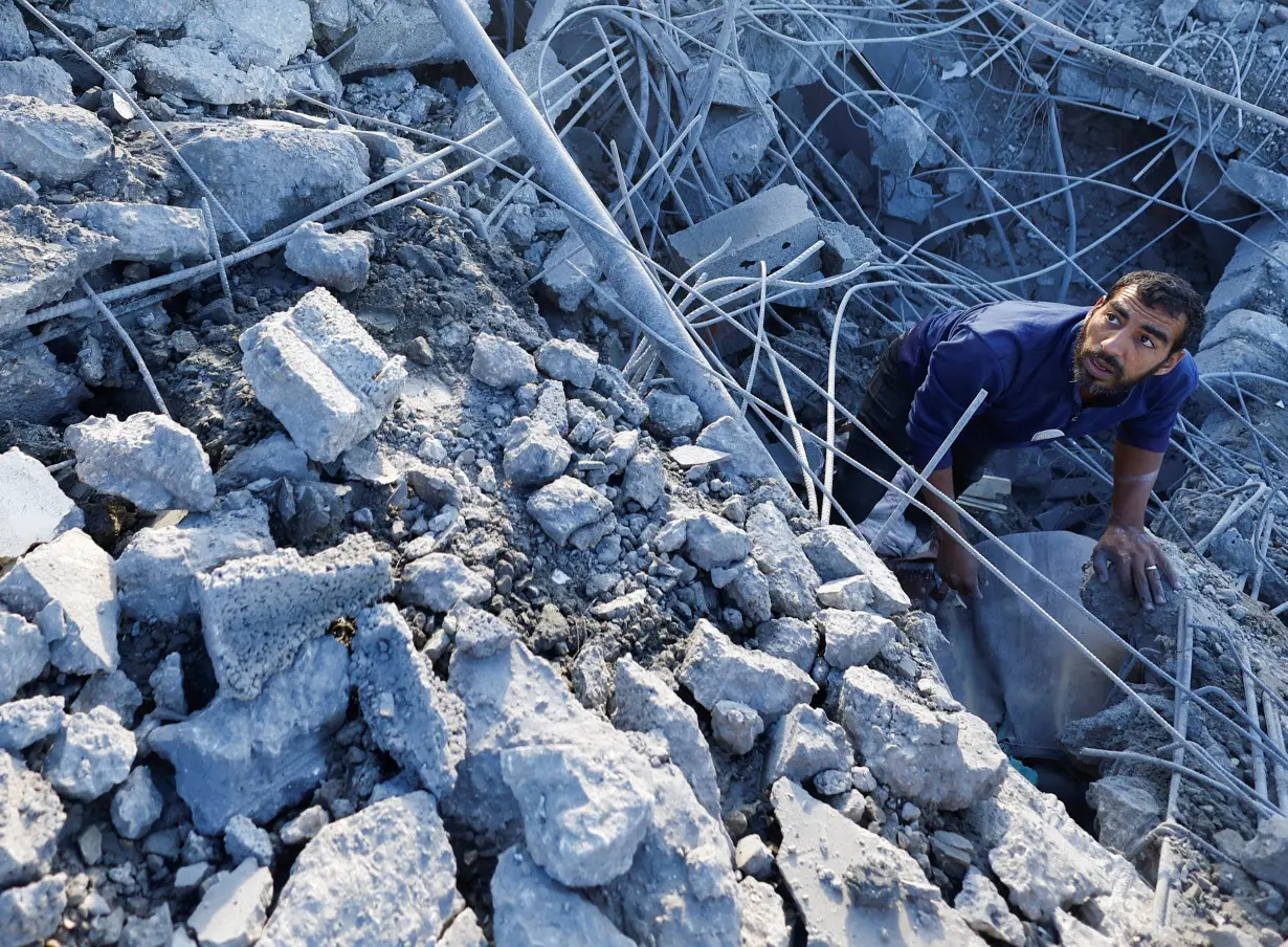 Aftermath of Israeli raid, in Khan Younis