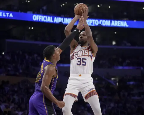 Anthony Davis scores 35 points, the Lakers rally in second half to beat the Suns 123-116