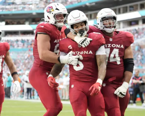 Kyler Murray rallies Cardinals to 28-27 win over Dolphins in Tua Tagovailoa's return