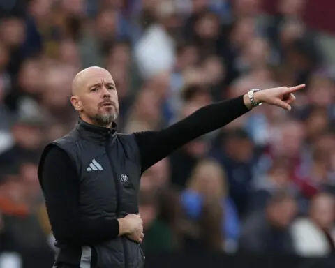 Soccer-Manchester United sack manager Ten Hag after woeful start to the season