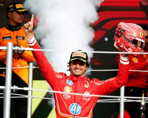 Carlos Sainz wins Mexican Grand Prix as penalties for Max Verstappen cut into championship lead