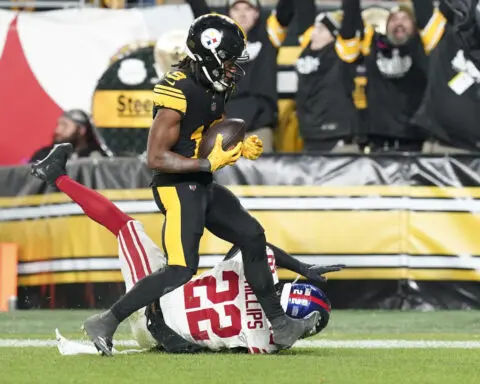 Calvin Austin III scores twice as the Steelers hold off the Giants 26-18