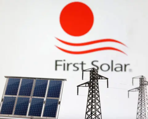 First Solar lowers annual sales forecast, posts rise in Q3 profit