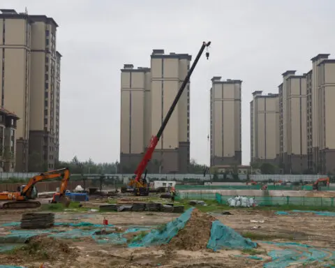 China's Oct non-manufacturing activity breaks back into expansion