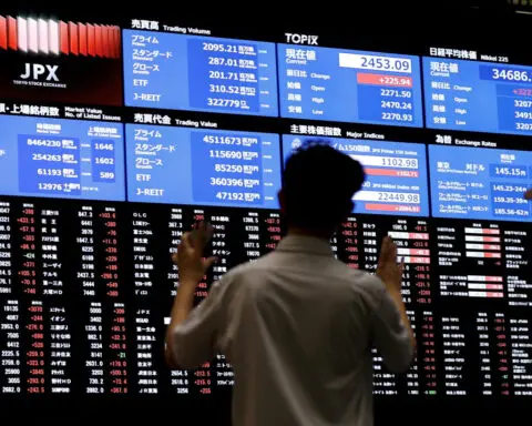 Japanese investors sell overseas assets for third week in a row