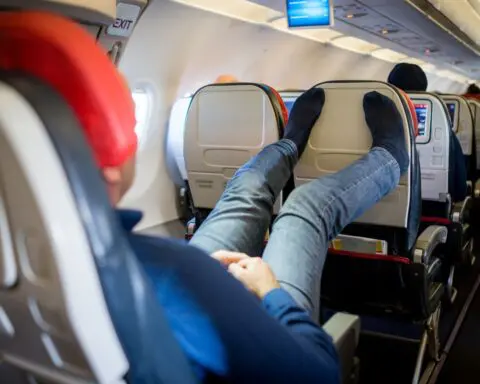 New study reveals how frequent flyers use their feet to fight time zones