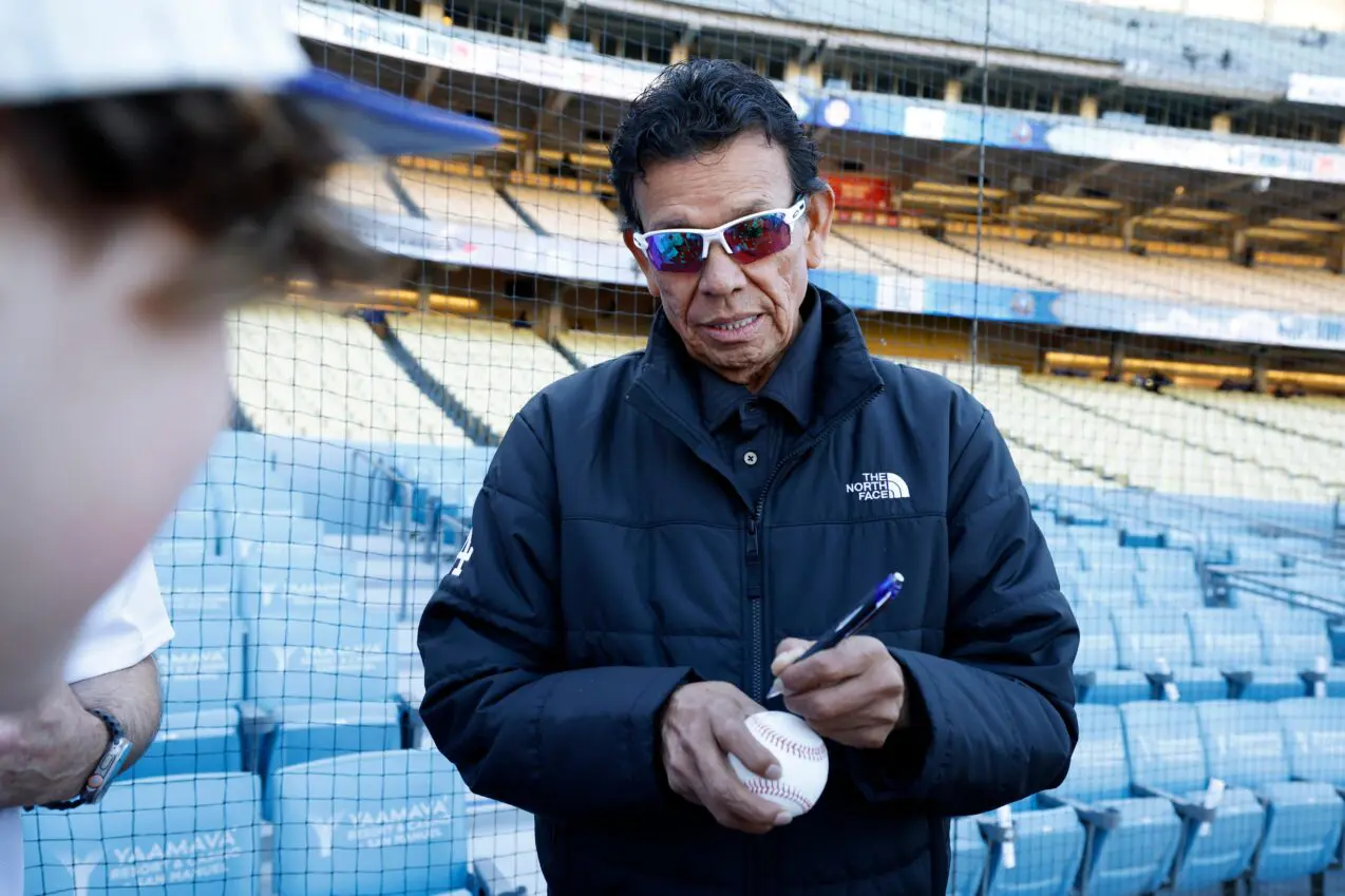 Dodger fans mourn the death of ‘icon’ Fernando Valenzuela