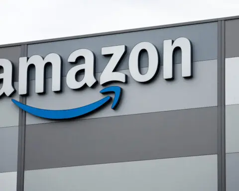 Amazon calms the horses, payrolls due