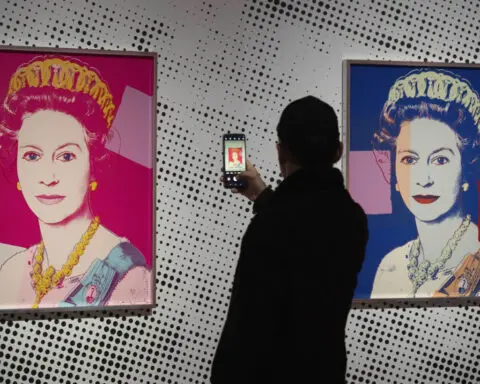 'Amateurish' thieves steal 2 Warhol prints, damage 2 more in botched heist at Dutch gallery