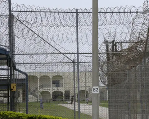 Prisoners plead for air conditioning in lawsuit against Florida corrections department