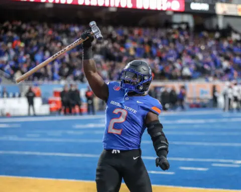 Ashton Jeanty has record-breaking performance in dominant Boise State win to reaffirm status as Heisman contender