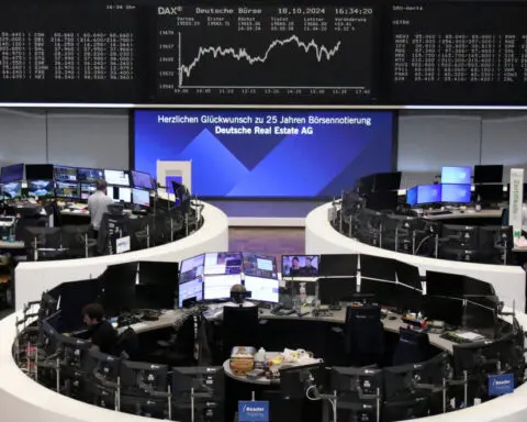 European shares dip as tech losses offset bank, oil gains