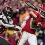 Mahomes throws 3 TD passes, Hunt scores TD in overtime as Chiefs beat Buccaneers 30-24