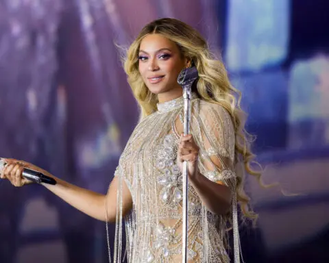 Beyoncé pays perfect homage to Pamela Anderson with ‘Beywatch’