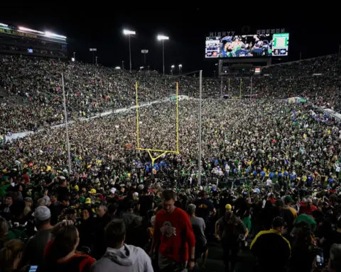 Decision day: Oregon tops season’s first College Football Playoff Top 25 rankings