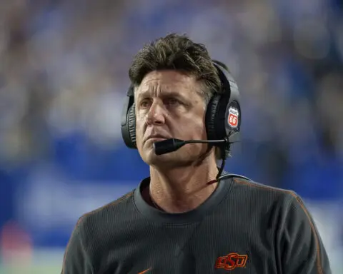 Oklahoma State coach Mike Gundy apologizes after lashing out at critics