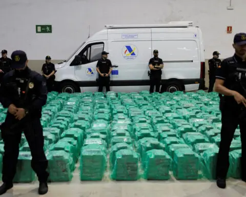 Spanish police seize record cocaine in Ecuadorean banana shipment