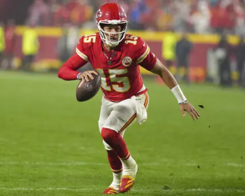 Chiefs' Mahomes practicing as usual 2 days after tweaking his ankle in Monday night win over Bucs