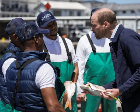 Prince William visits fishing community on last day of South Africa trip