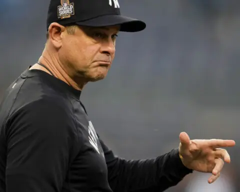 Aaron Boone to return for eighth season as Yankees manager after New York exercises 2025 option