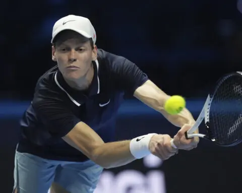 Fritz frustrates Medvedev and the Russian loses his temper at the ATP Finals. Sinner beats De Minaur