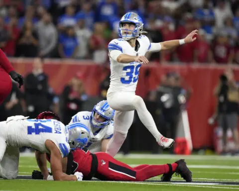 Jake Bates makes 52-yarder as time expires, Lions overcome Jared Goff's 5 INTs to beat Texans 26-23